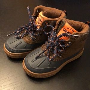Oshkosh boys boots size 7 blue and brown